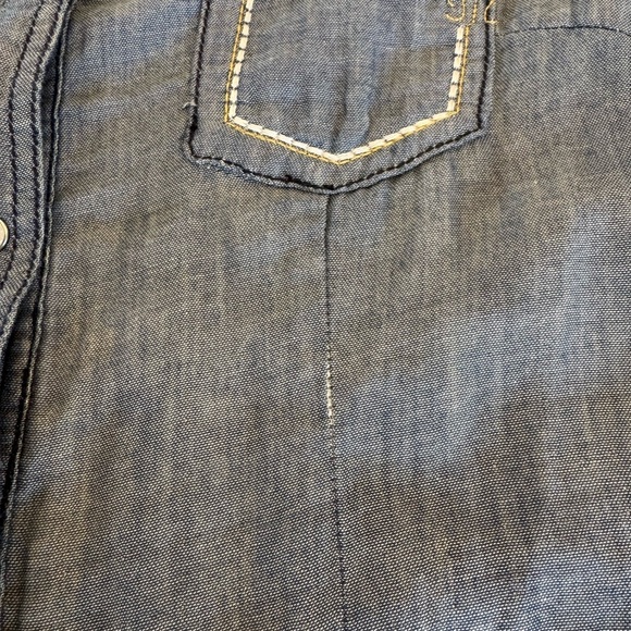 Miss Me Chambray Embellished Pearl Snap Short Sleeve Western Top / small - Picture 16 of 16